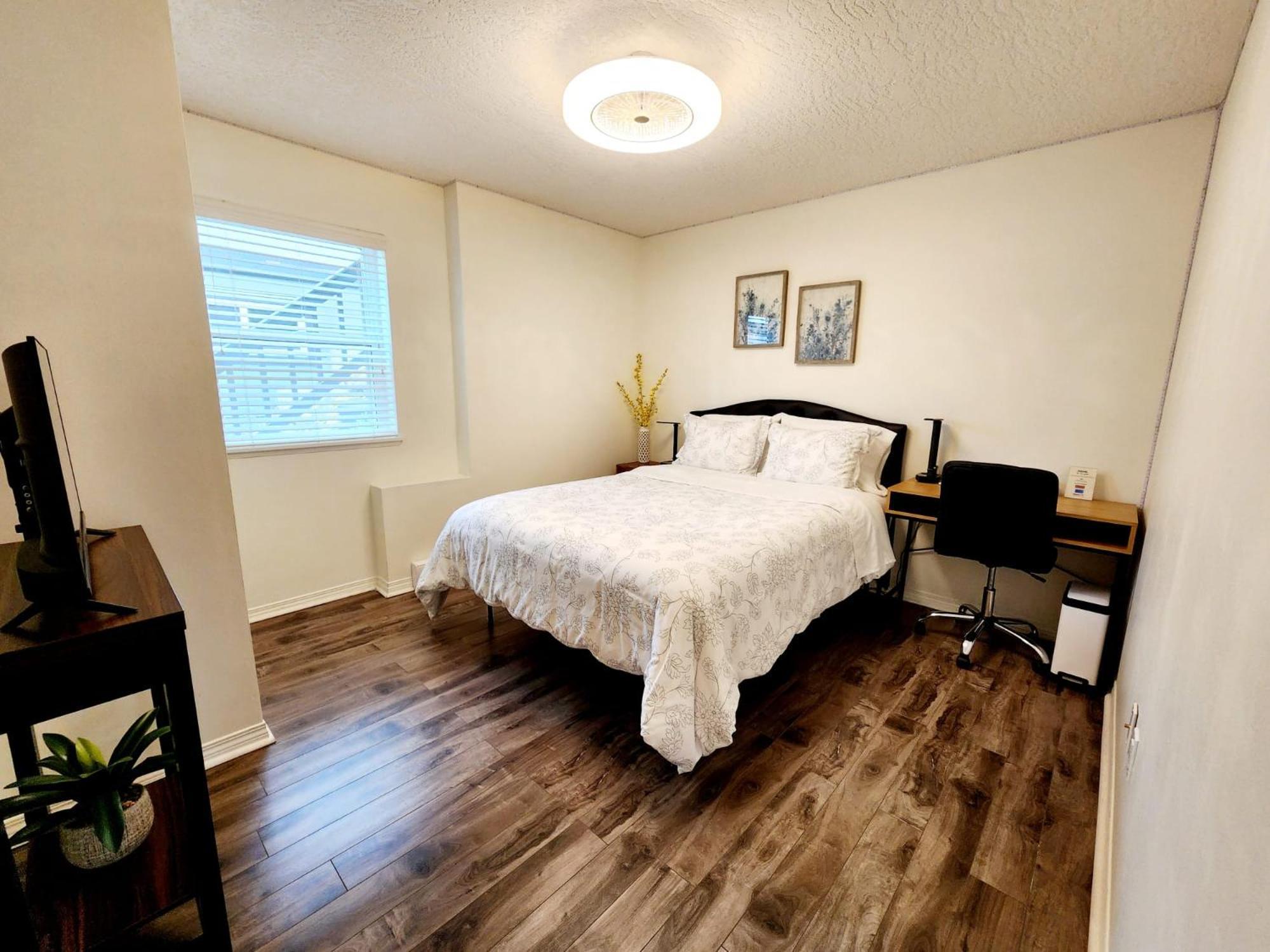 Adorable 1- Bedroom Suite In Langford Victoria Bagian luar foto