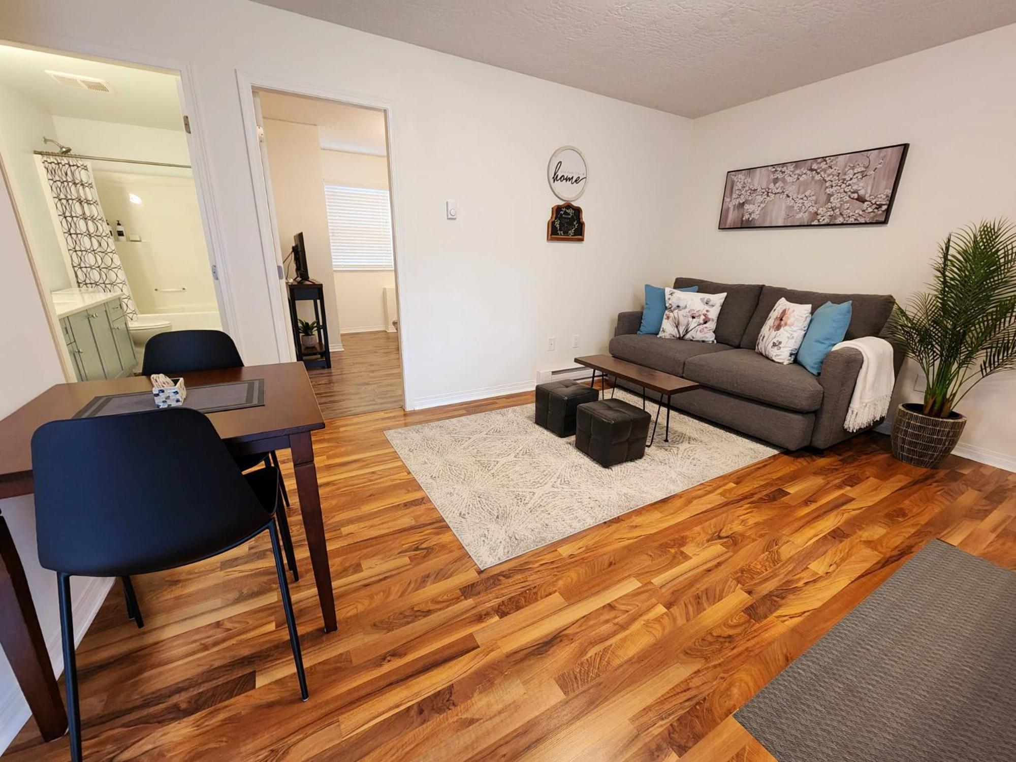 Adorable 1- Bedroom Suite In Langford Victoria Bagian luar foto